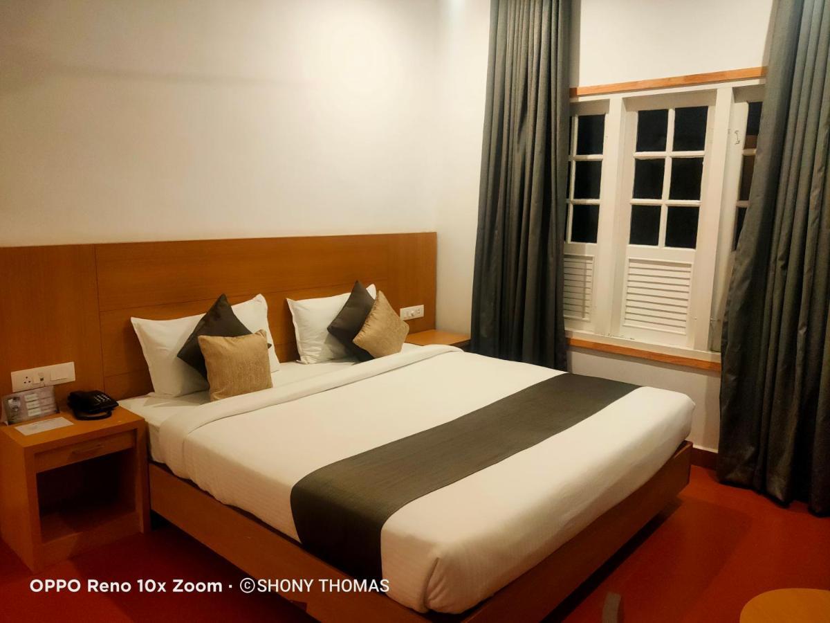 Agincourt Kuttikkanam Hotell Pīrmed Exteriör bild