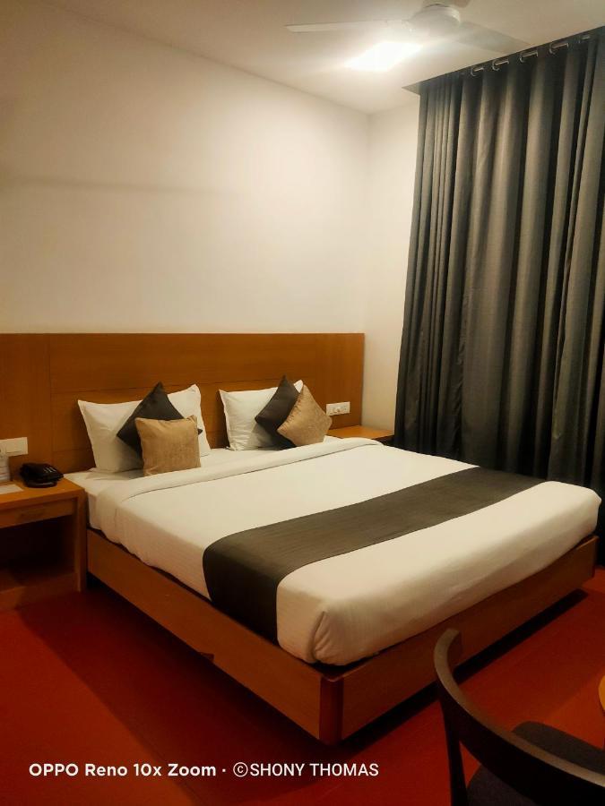 Agincourt Kuttikkanam Hotell Pīrmed Exteriör bild